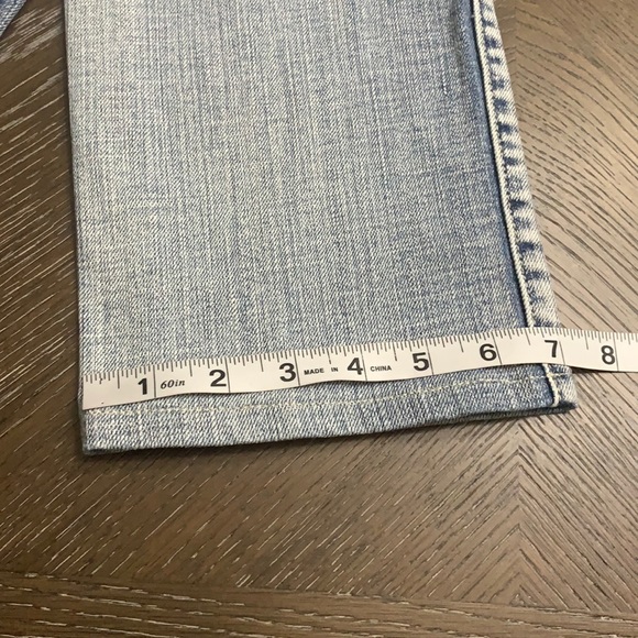 Chico’s Platinum denim light wash ultimate fit slim leg jeans - Picture 16 of 17